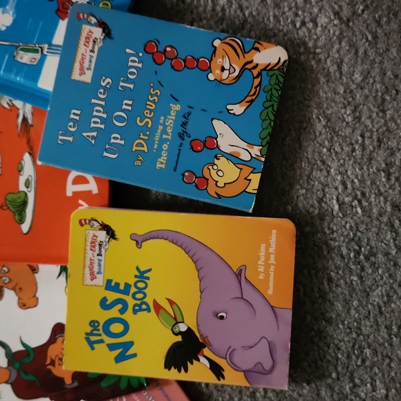 12 Dr Seuss hard back books - Picture 9 of 9